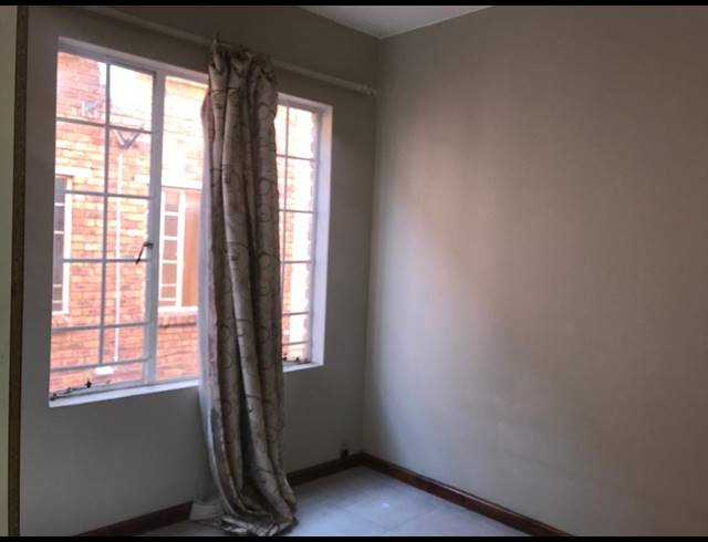 2 BEDROOM FLAT RENTED IN KEMPTON PARK CENTRAL
